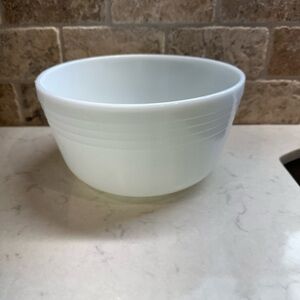 Vtg Pyrex Hamilton Beach Ribbed Milk Glass 8.5” Mixing Bowl #18 White -Racine WI